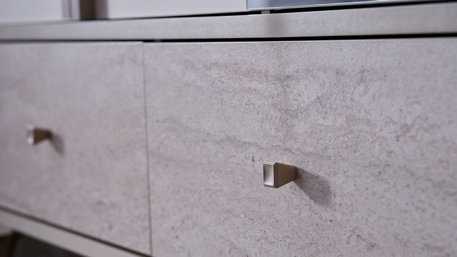 Anton 3-türiger Kleiderschrank