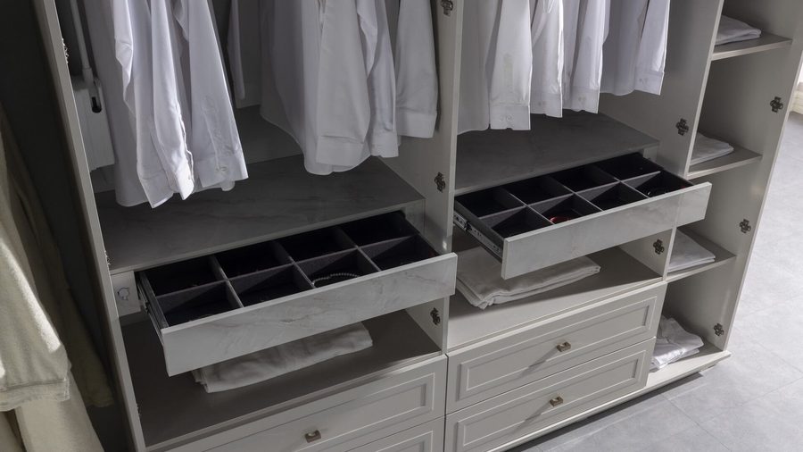 Briella mit Spiegel 6-türiger Kleiderschrank