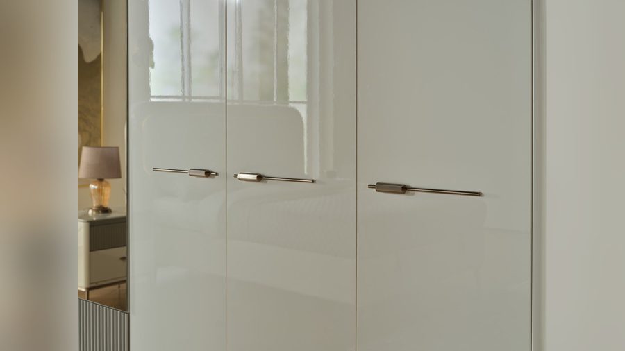 Lexus 6-türiger Kleiderschrank