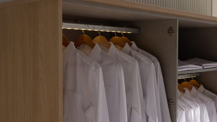 Mitra 6-türiger Kleiderschrank