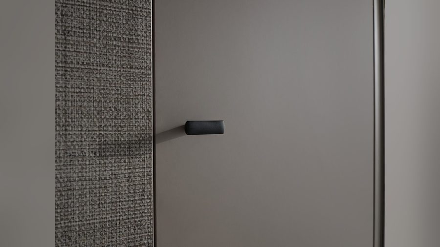 Truva 4-türiger Kleiderschrank