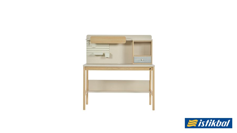 Linus mit Schrank Schreibtisch