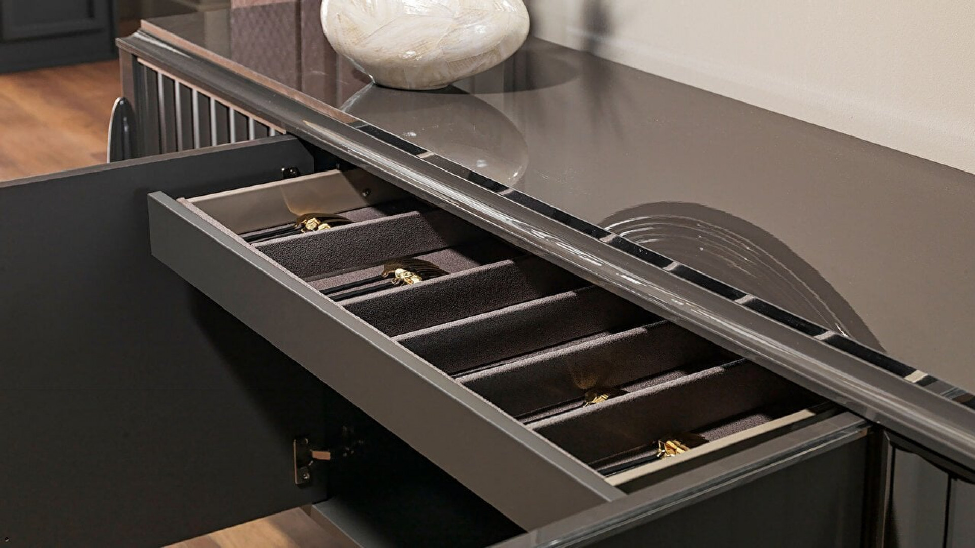 Gravita Kommode Grau