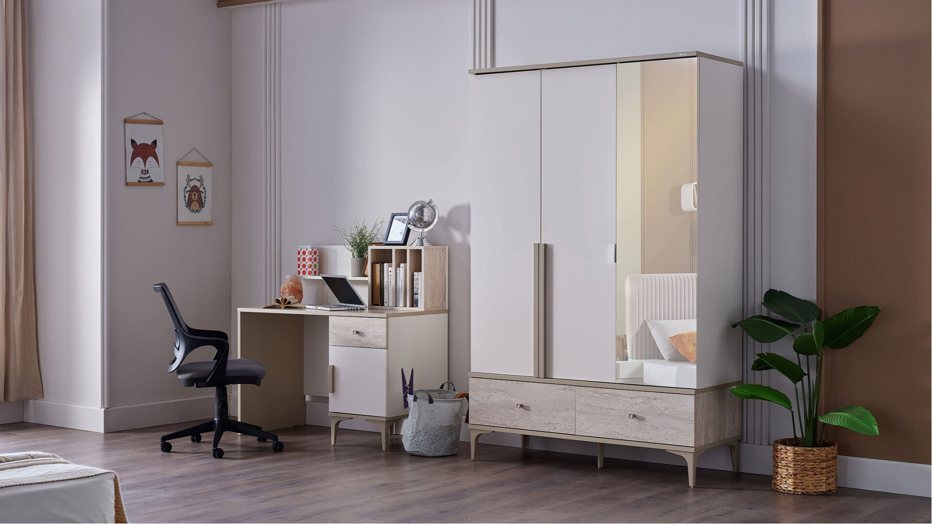 Anton 3-türiger Kleiderschrank