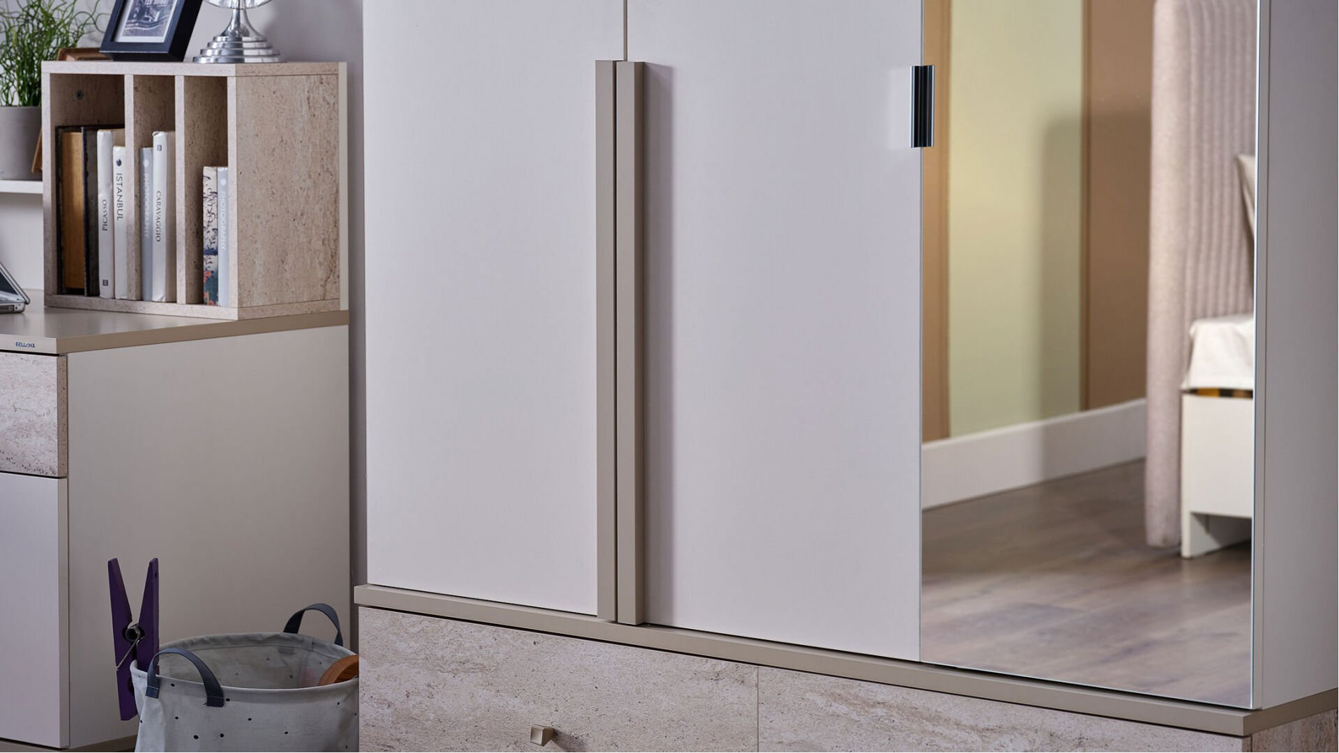 Anton 3-türiger Kleiderschrank