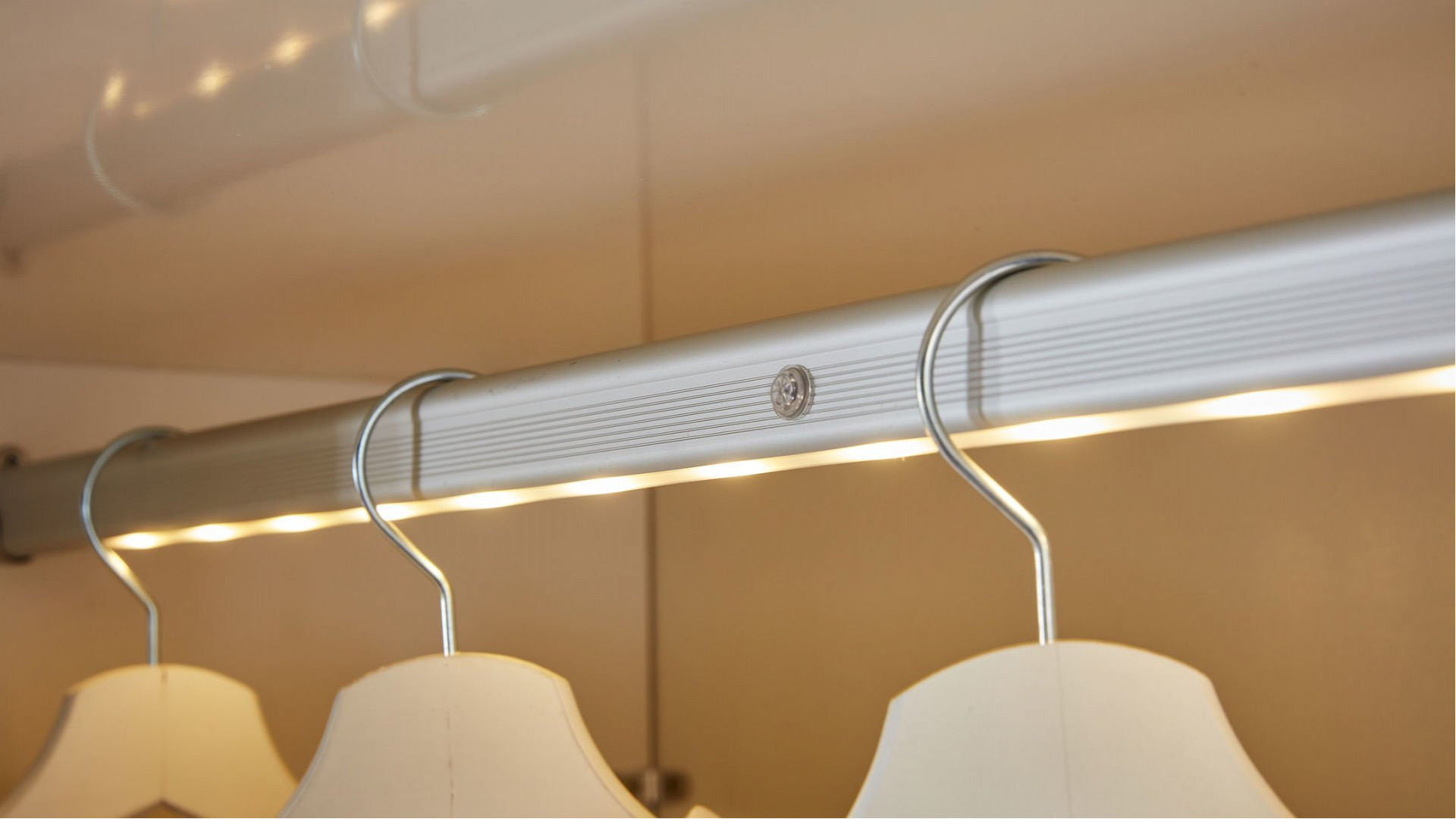 Victor Schwebetürenschrank