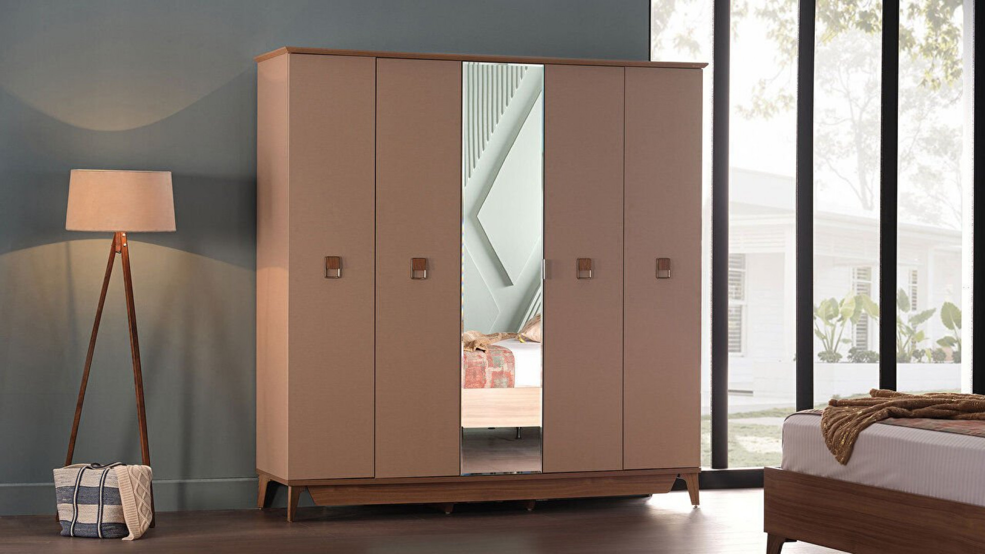 Alvis 5-türiger Schrank