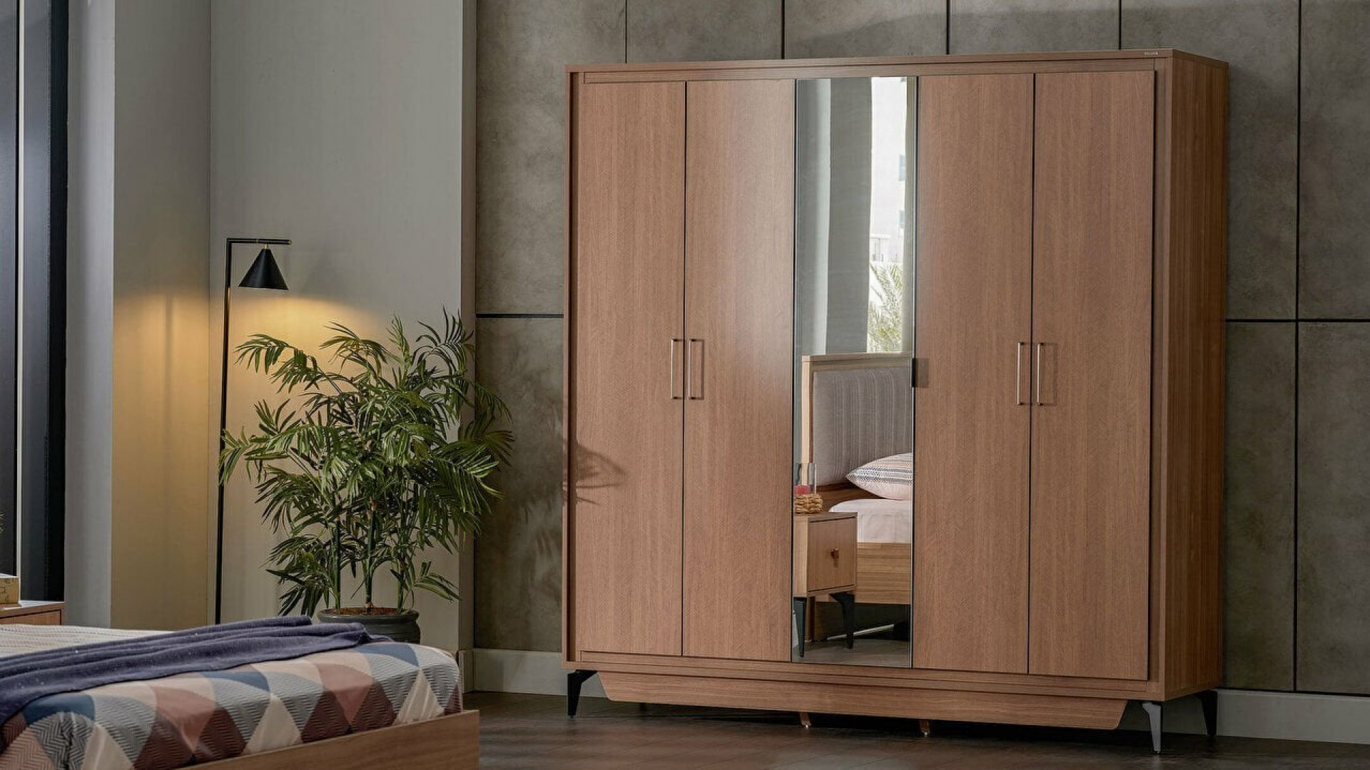 Monaco 5-türiger Schrank