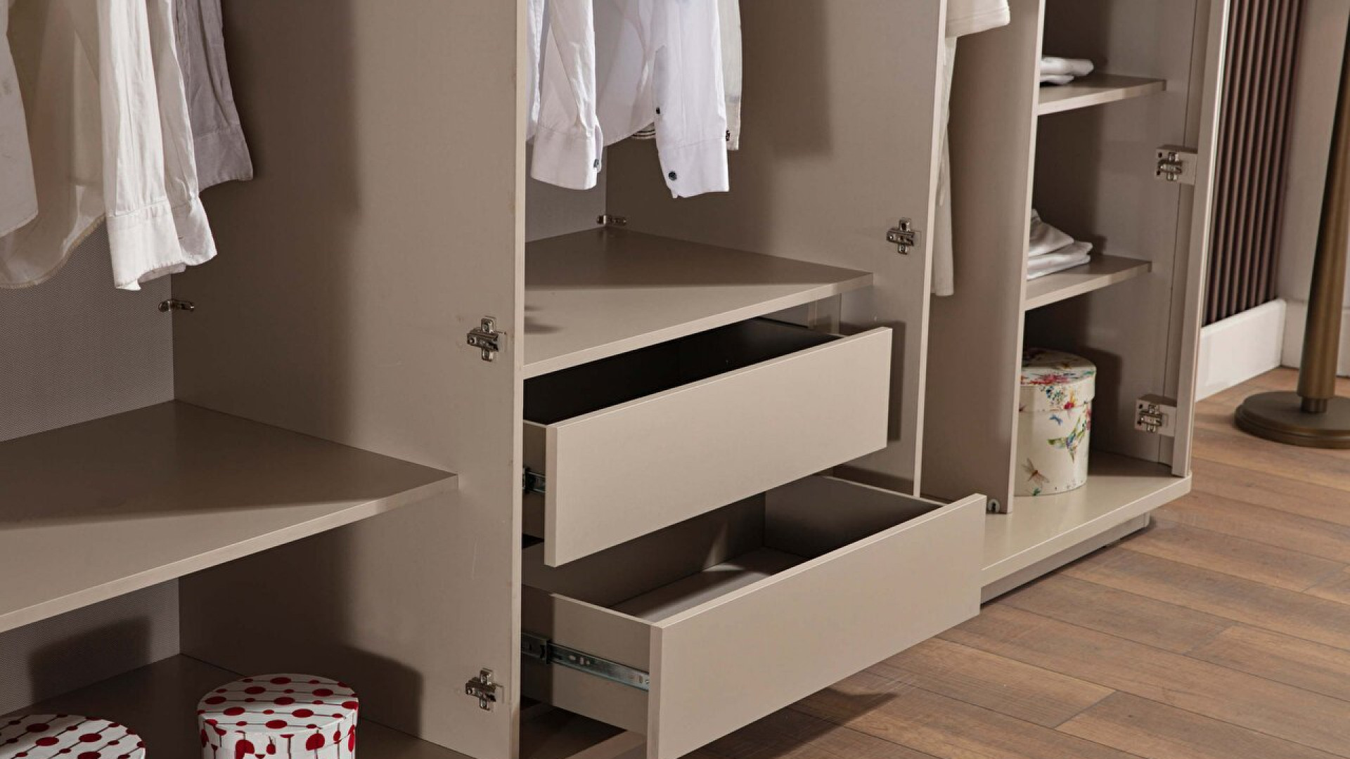 Sanvito 6-türiger Schrank