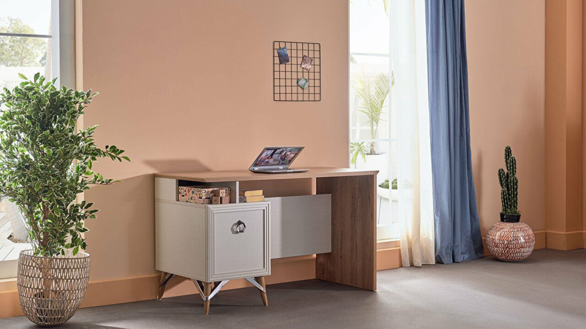 Valencia Schreibtisch