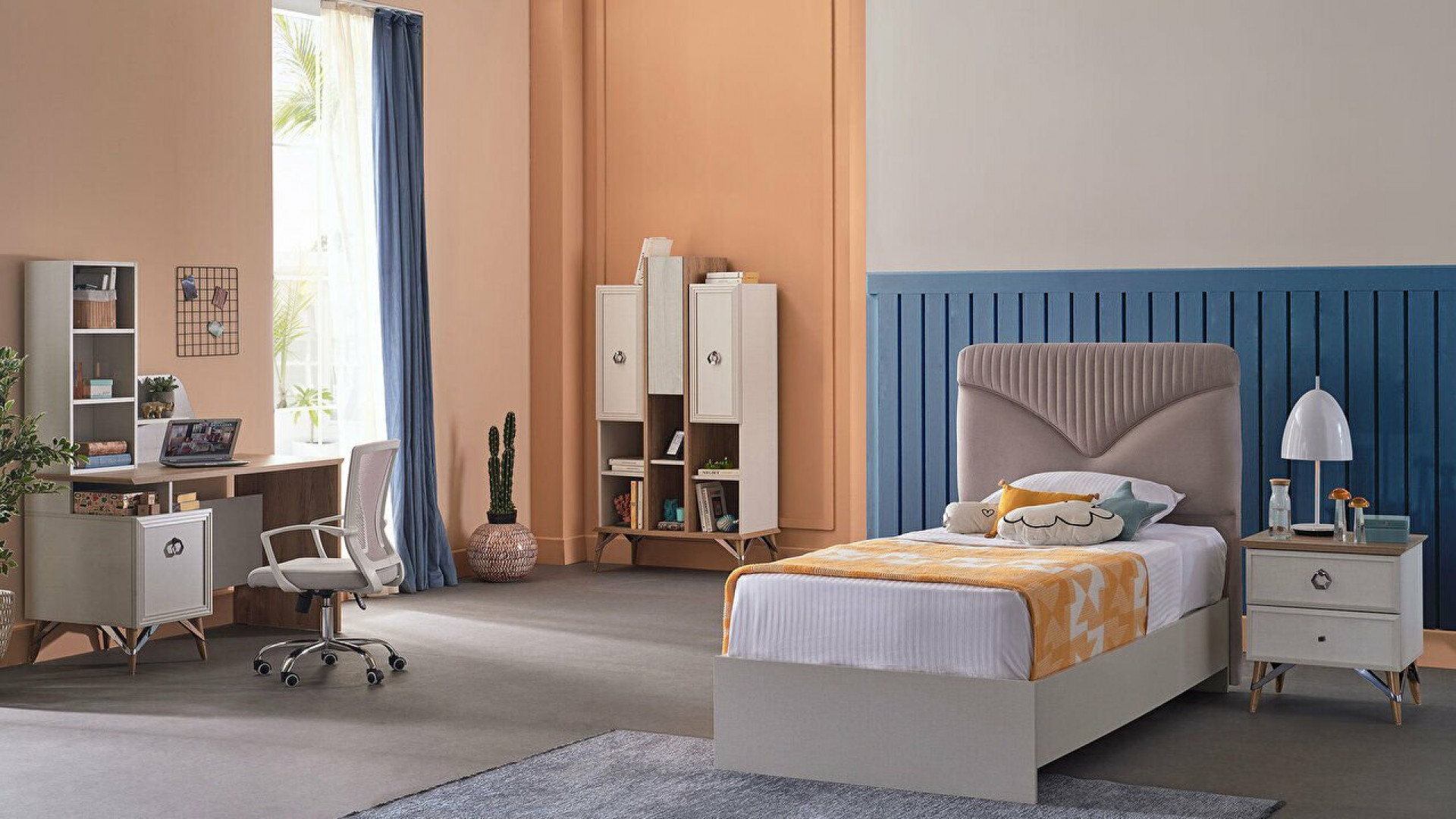 Valencia Schreibtisch