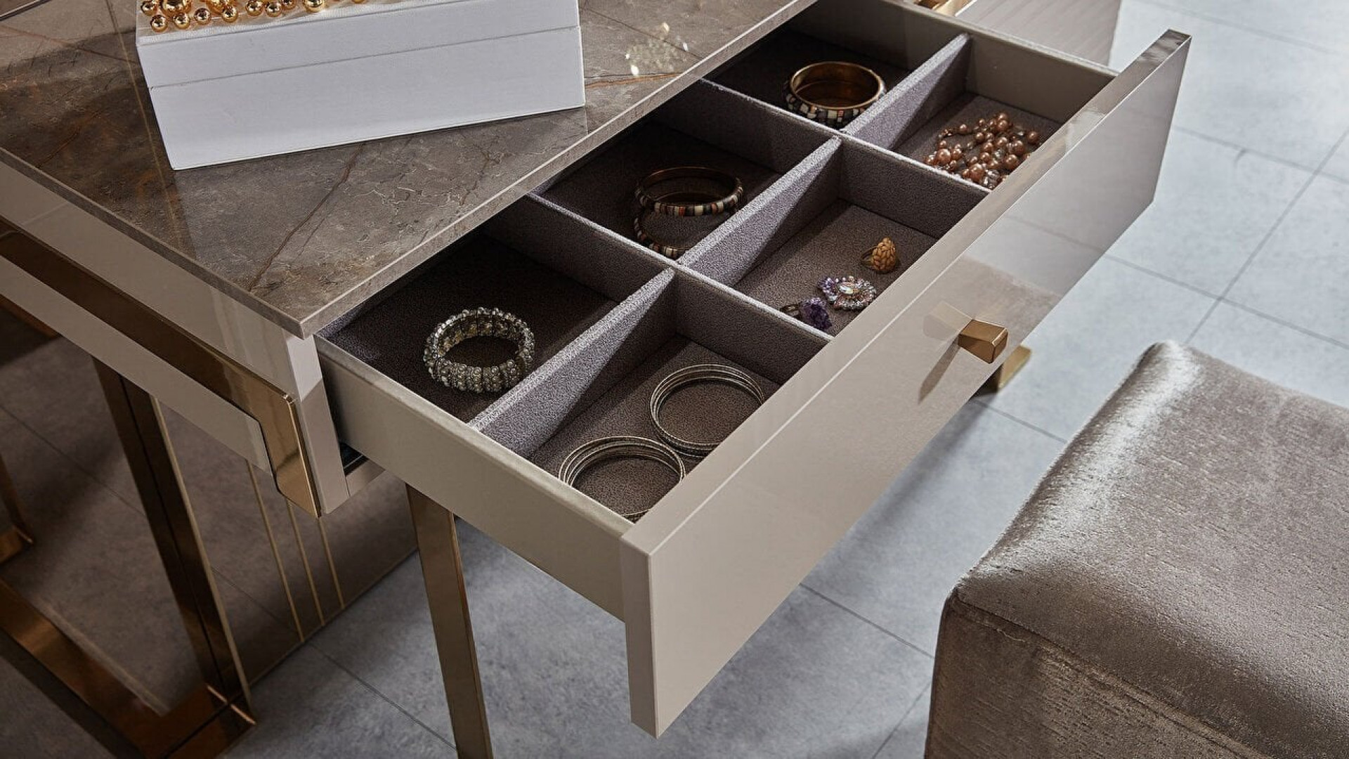 Veronica Schminktisch