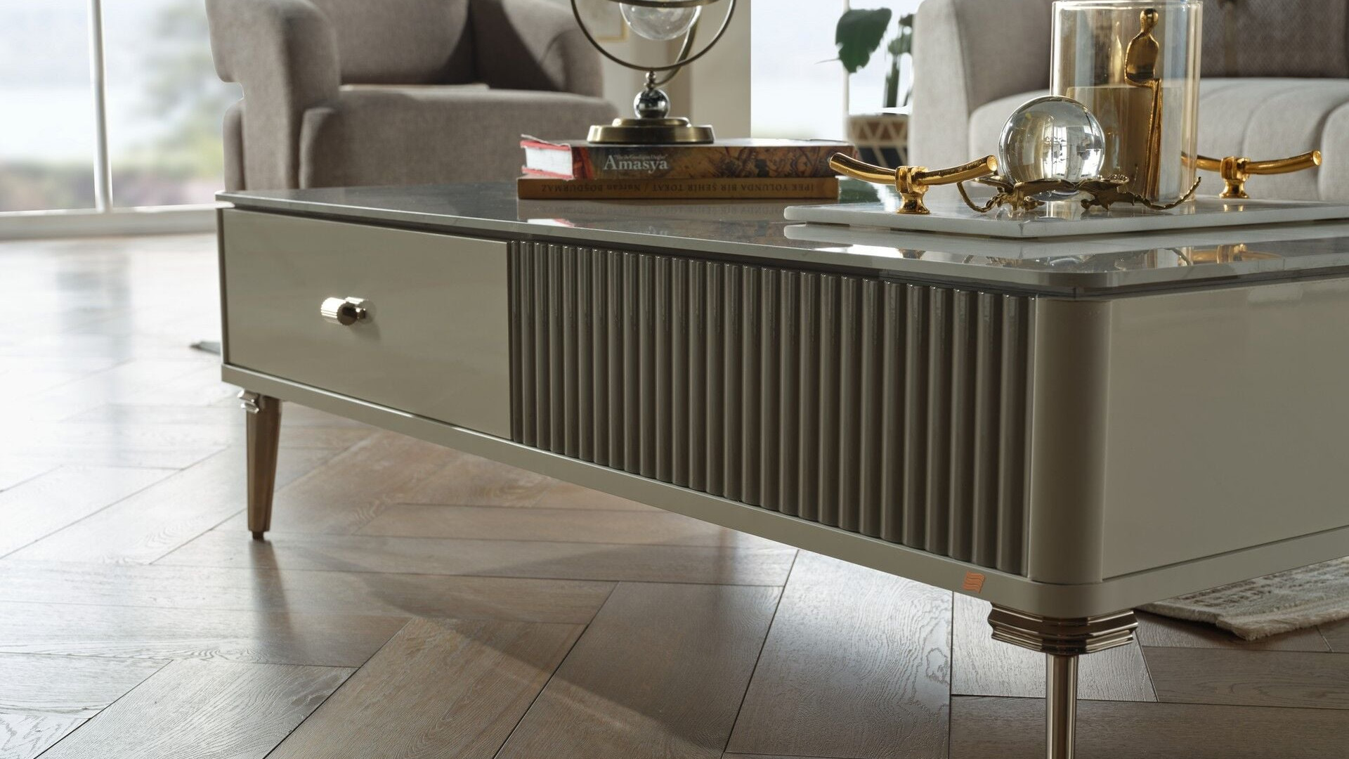 Lexus mit Schublade Couchtisch