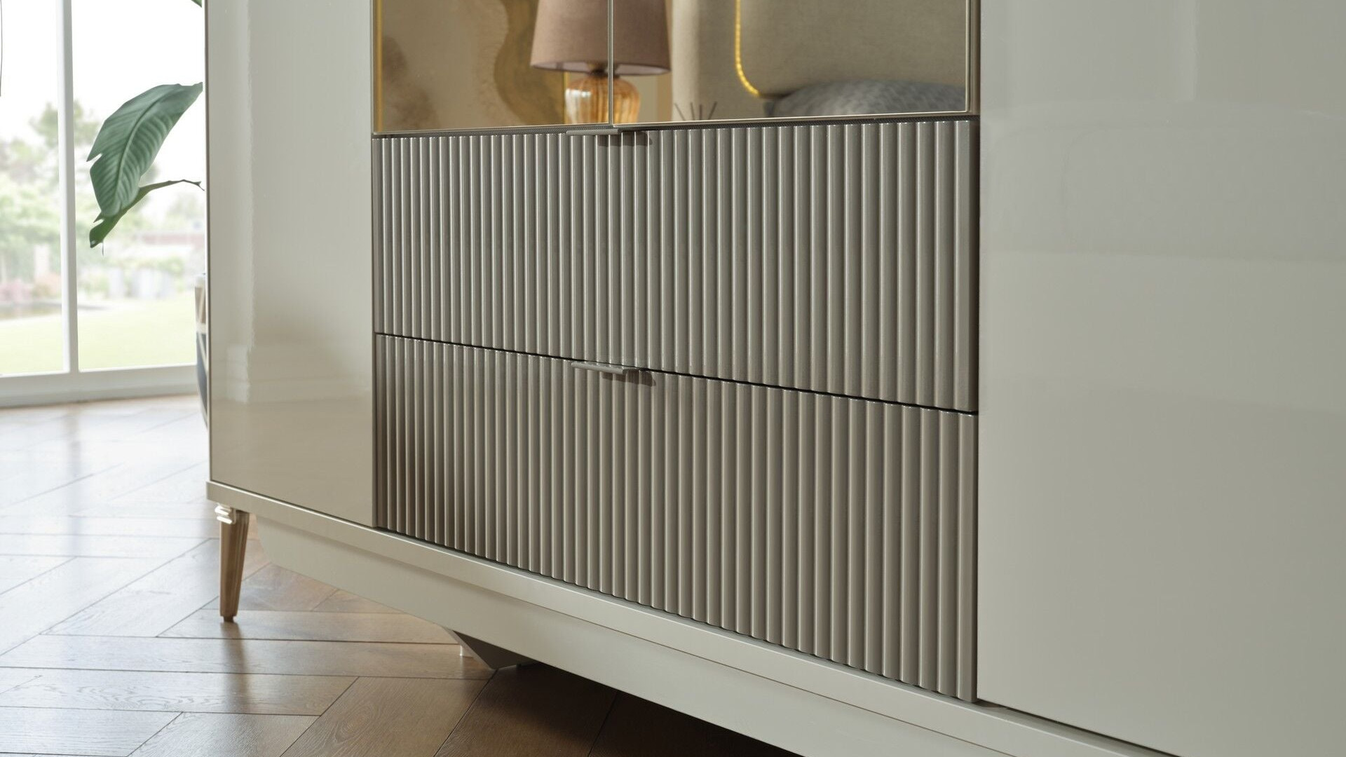 Lexus 4-türiger Kleiderschrank
