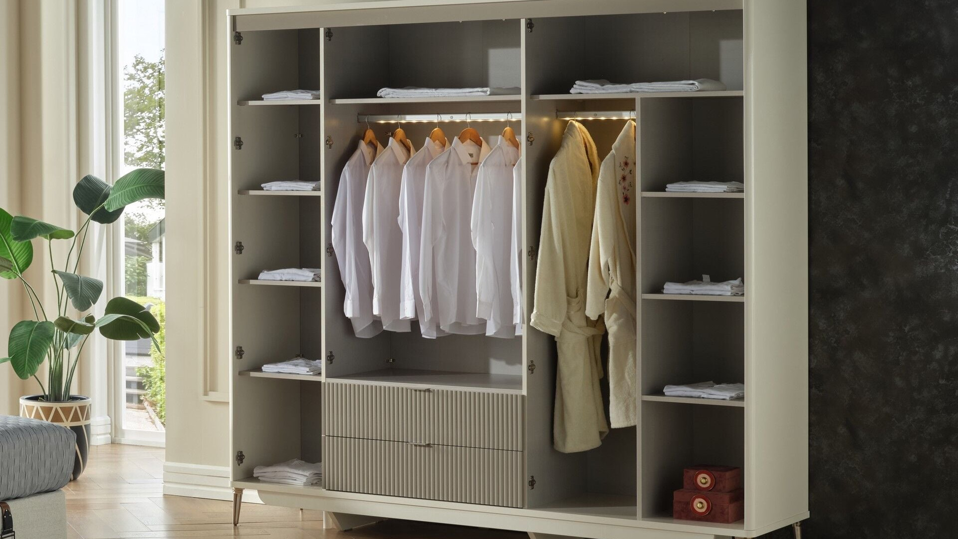 Lexus 5-türiger Kleiderschrank